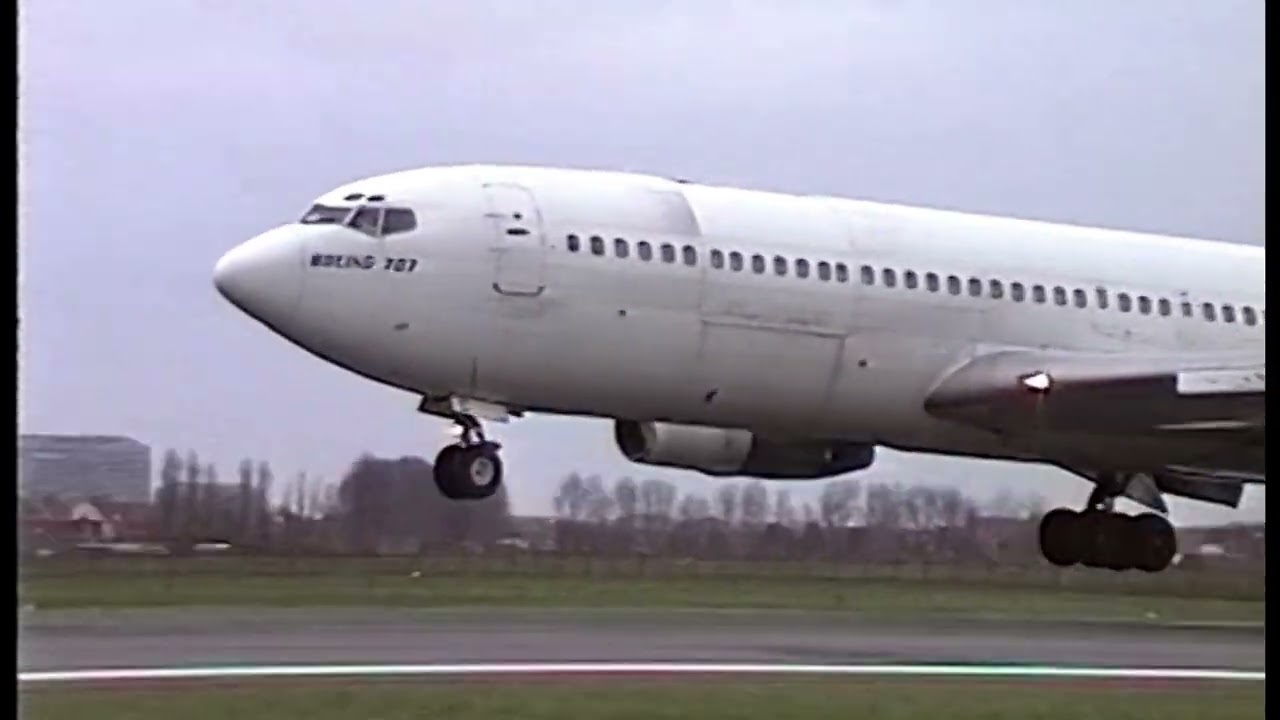BOEING 707 BLAST FROM THE PAST , Ostend Airport , LOUD !!
