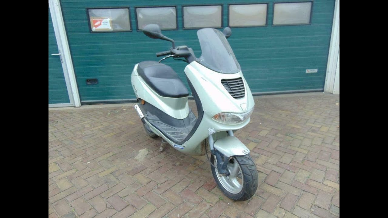 Vree Car Trading. Peugeot Elyseo bromscooter! (verkocht)