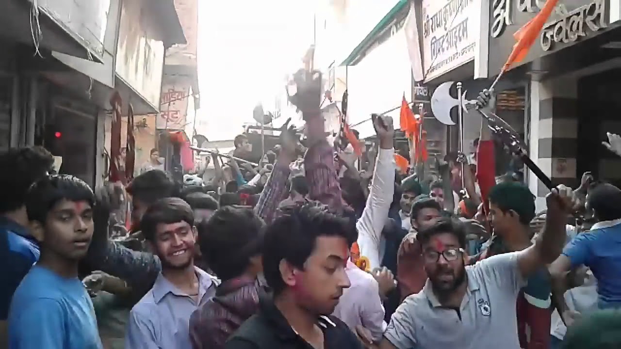 Desi pandit boy rally