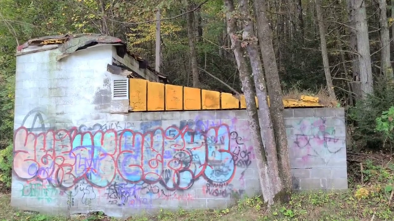 Remnants Of Destroyed Poconos Resort | Pocono Gardens Lodge Part 1 | Abandoned PA Series