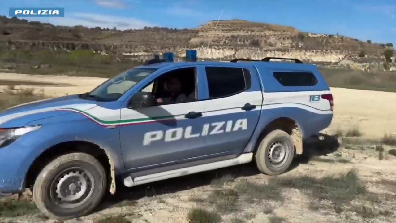 Catania, 1.500 bombe carta e ordigni artigianali sequestrati dalla Polizia