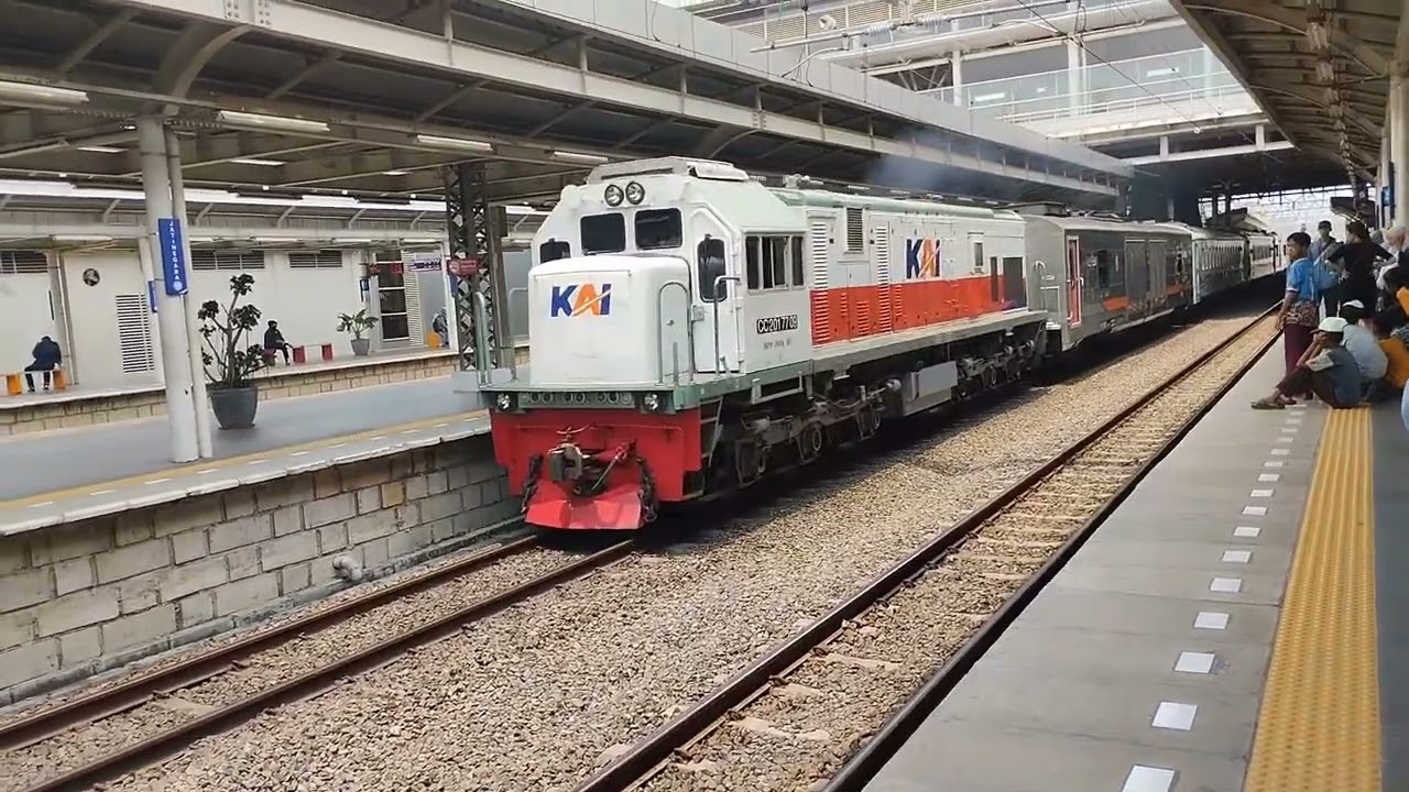 ada keseruan di stasiun Jatinegara