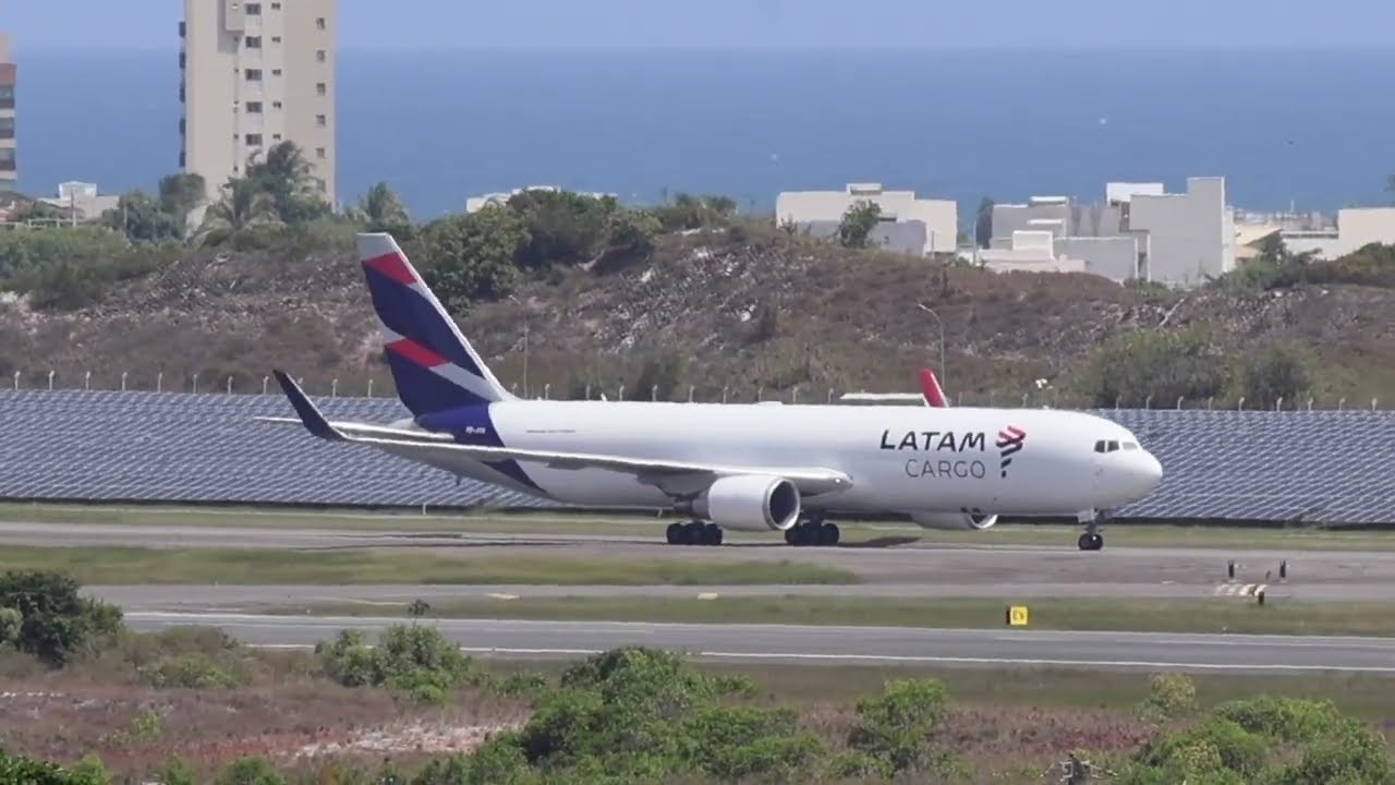 Boeing 767-300F da LATAM Cargo em Salvador 