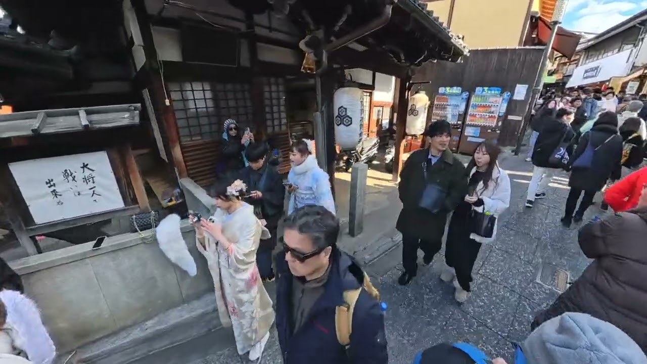Walking to Kiyomizu-Dera, 清水寺, Kyoto, Japan
