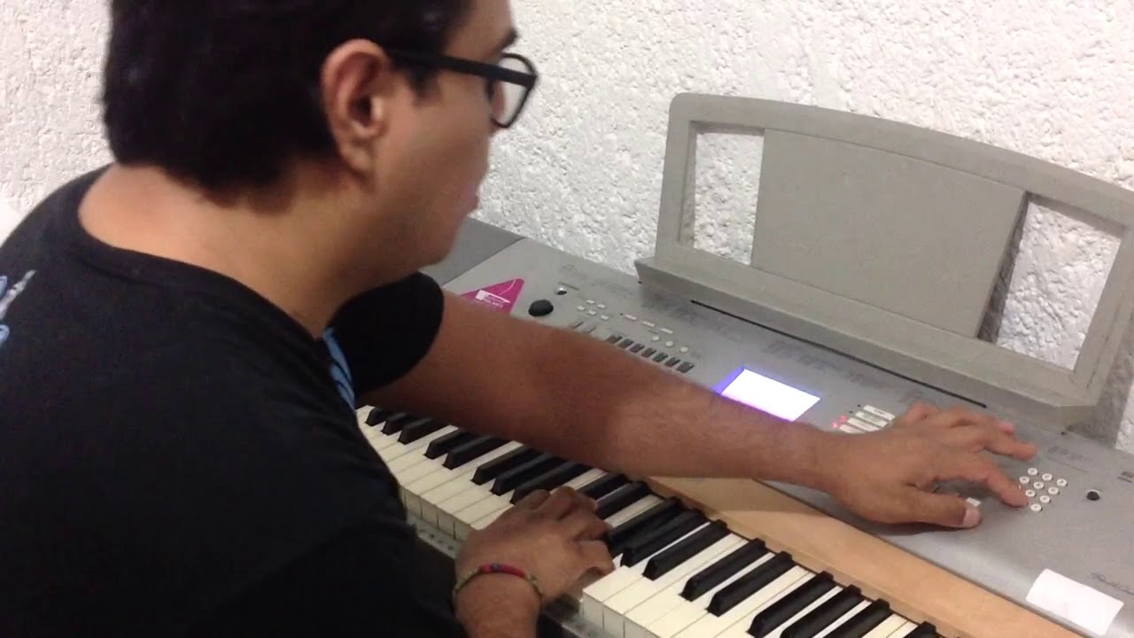Piano eléctrico Yamaha DGX 620 88 teclas pesadas