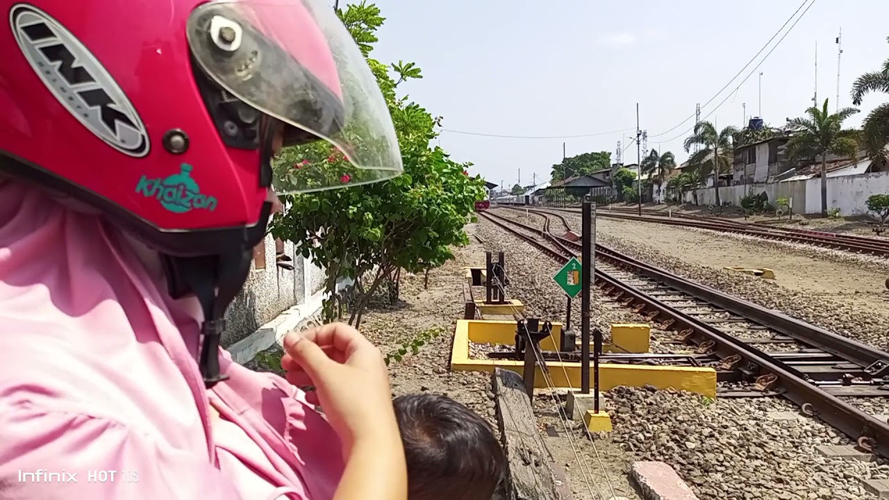 KA Penataran Lepas Stasiun Kediri #kai #kapenataran