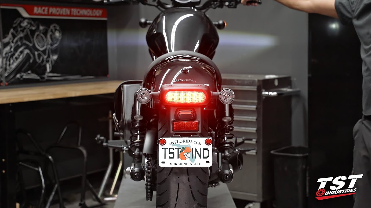 Как установить универсальный модулятор стоп-сигнала на Honda Rebel 1100 2021+ года выпуска от TST...