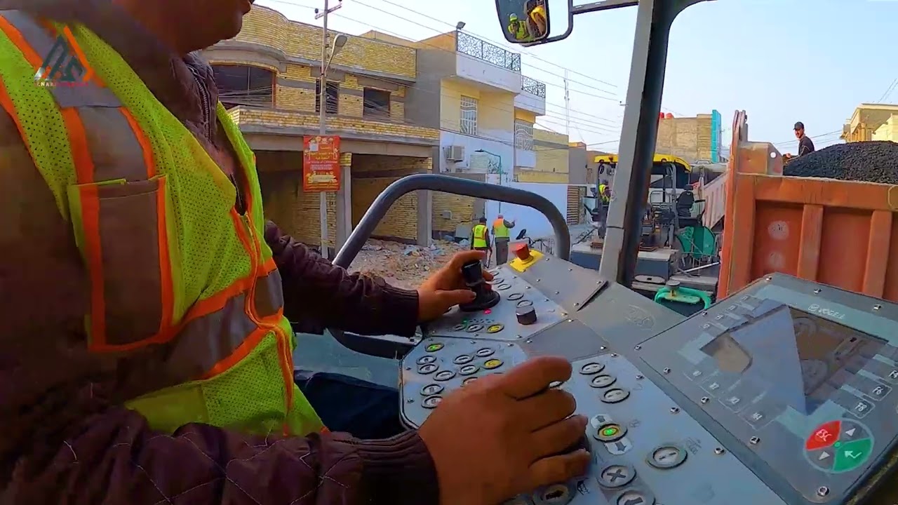 استئناف أعمال تبليط الطبقة الاكسائية النهائية للشوارع الرئيسية التي اضيفت لاحقاً في حي الغدير