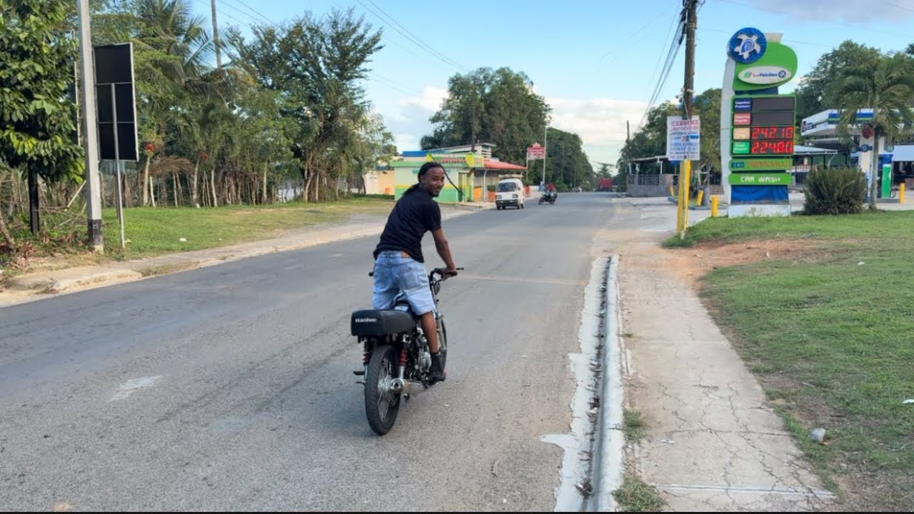 POLICÍA INTENTA AGARRAR A PEDROSA 