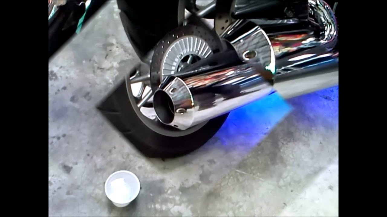 Yamaha Midnight Star 1900 with REVO Cannon 6" VS Stock exhaust