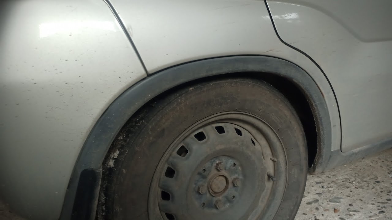 Как заменить задние  пружины Suzuki swift 1999 года. Кузов HT51S