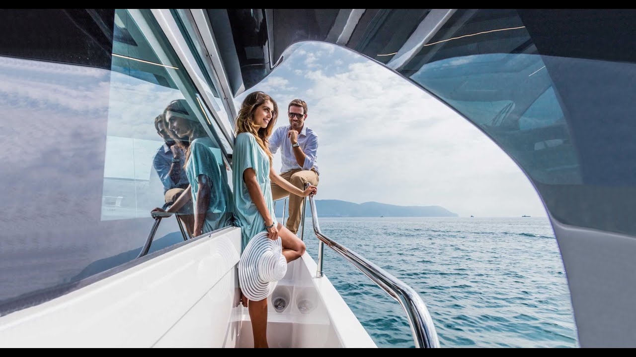Pershing 5X - Luxury Yacht