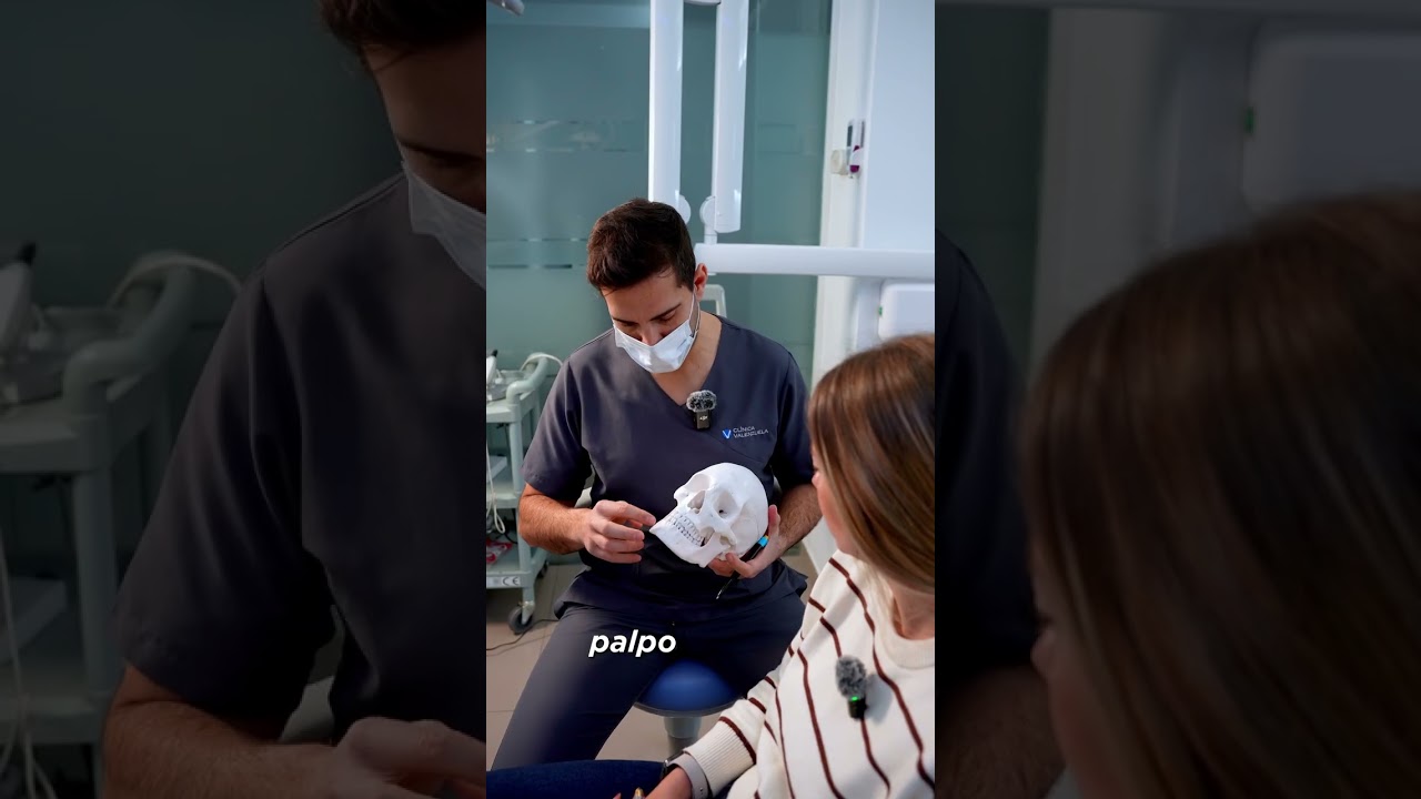 Paciente en consulta sobre sus dolores de cabeza y migrañas