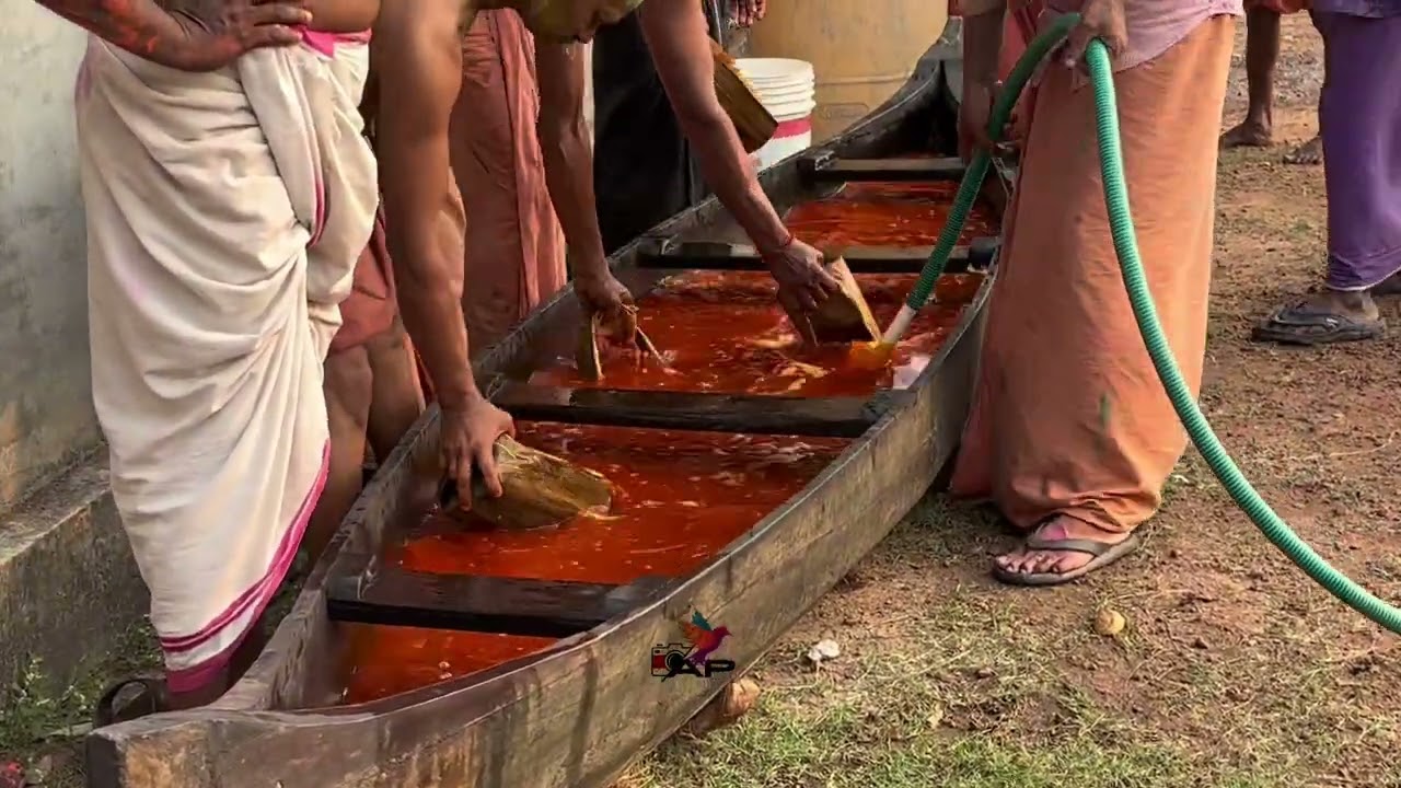 ചെന്തുരുത്തി ക്ഷേത്രത്തിൽ നടന്ന മഞ്ഞകുളി (ഹോളി )ആഘോഷം 🥰