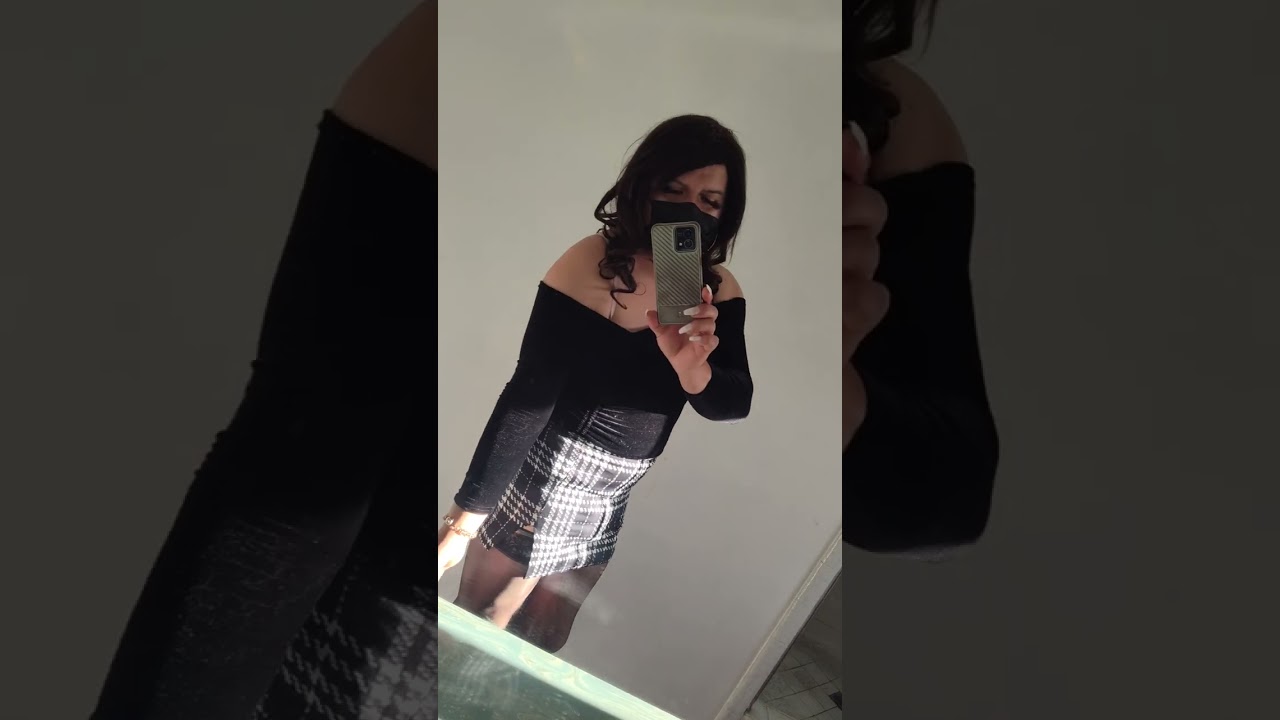 crossdresser avery. my sexy oufit feeling the softness of my stockings feeling beautiful