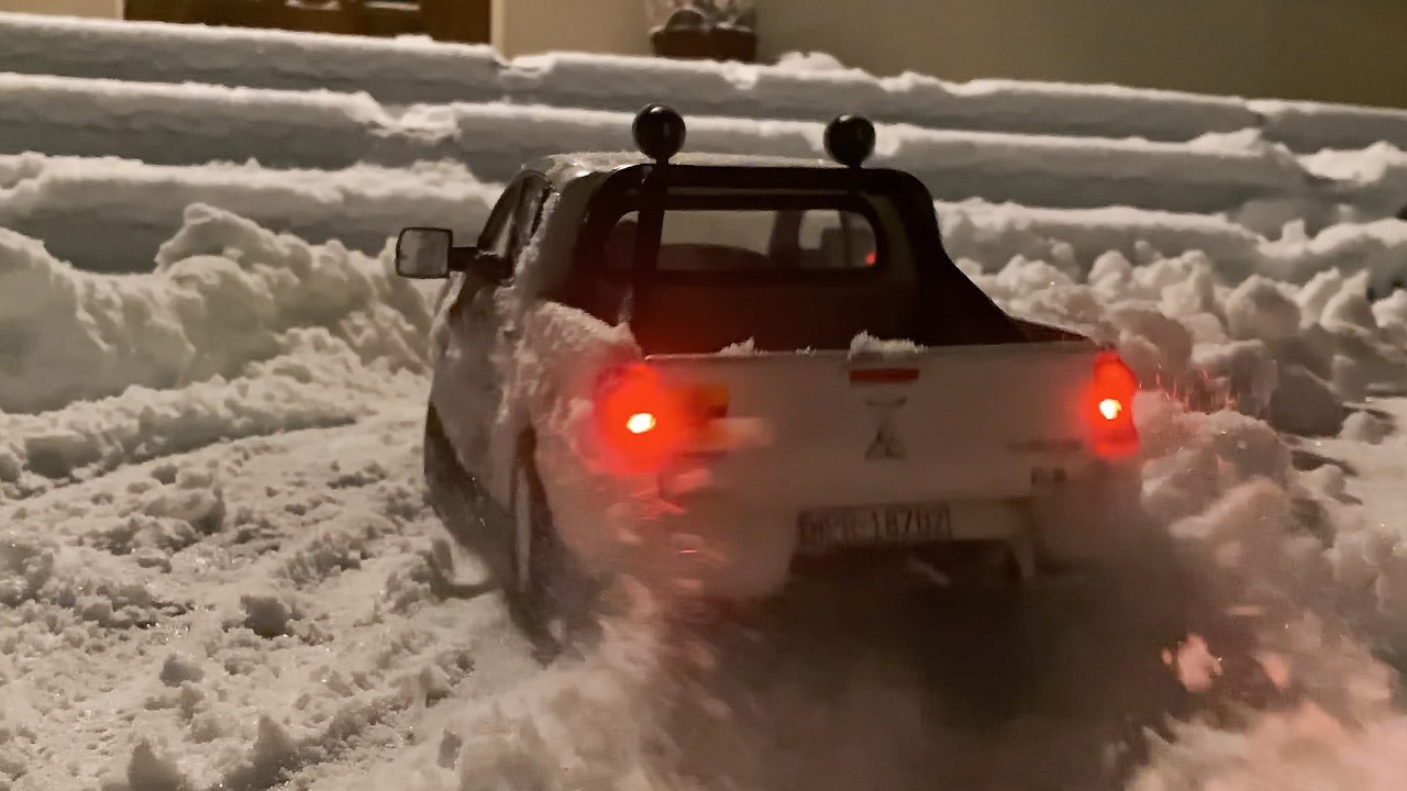 RC MITSUBISHI L200 | WINTER DRIFT BY NIGHT | RC SCALE OFF-ROAD DRIVE | DERMEISTERVID