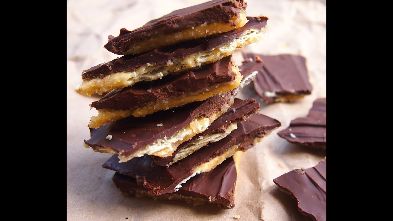 Christmas Crack Chocolate Saltine Toffee / Brickle - Easy Recipe