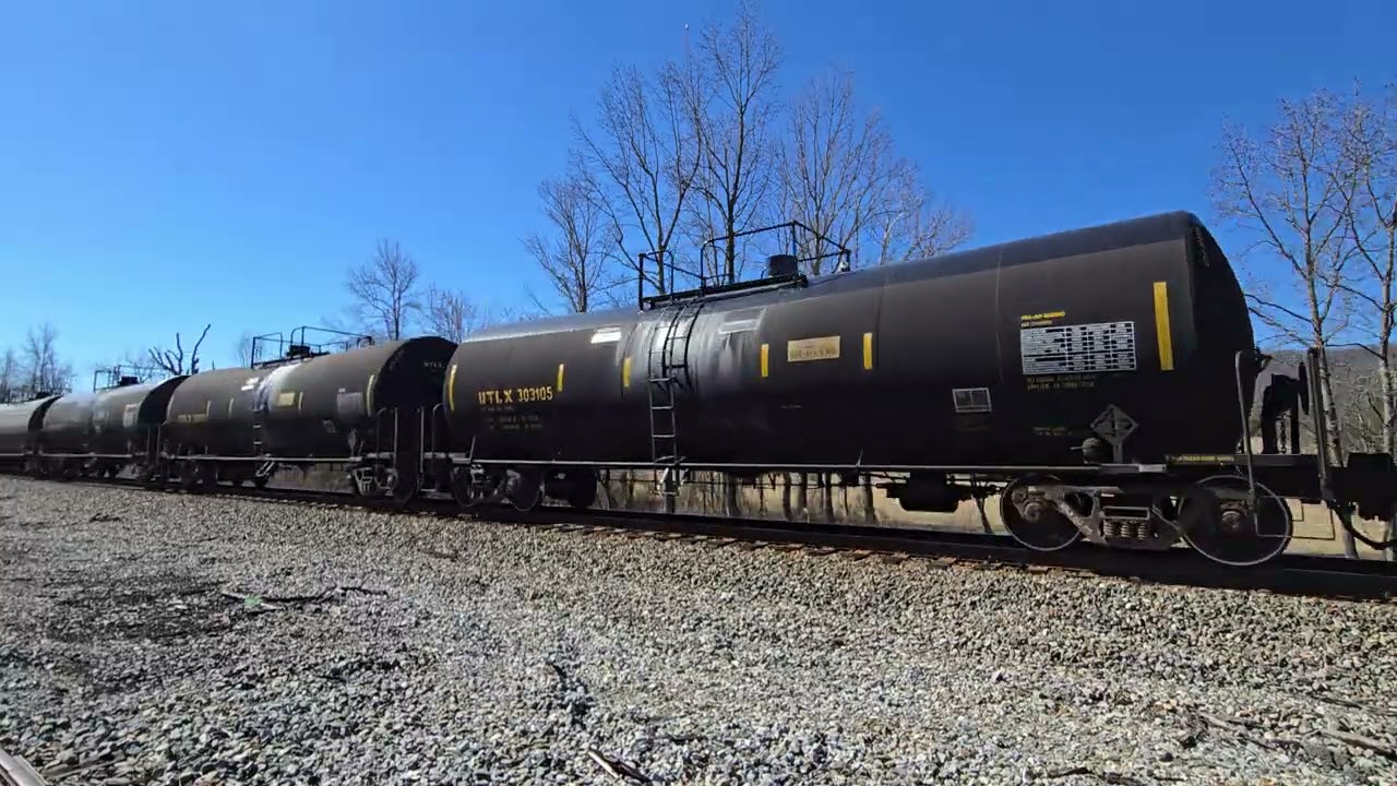 Norfolk Southern 196 heading North thru Spring City, TN.