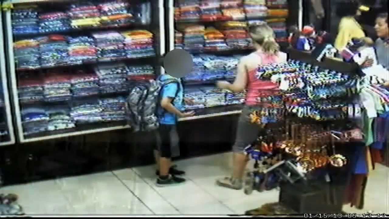 (Video HD) Mujer ucraniana abandona a su hijo en aeropuerto para viajar a Punta Cana