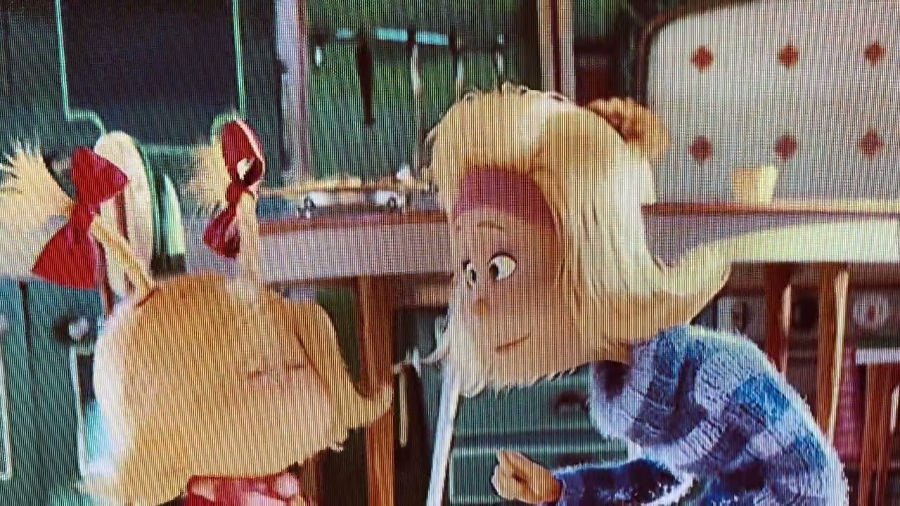 The Grinch(2018): Cindy-Lou mailing a Letter