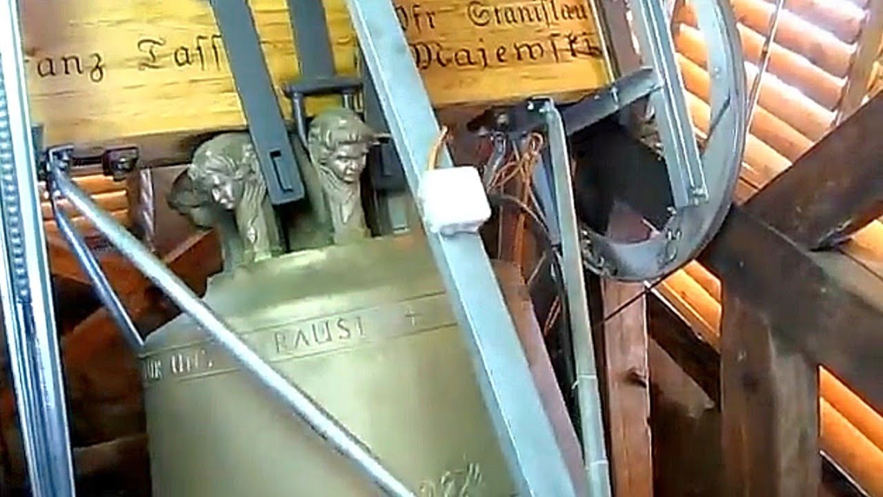 Vomp (Tirol) Geläute der Pfarrkirche zu den Apostelfürsten St. Petrus & Paulus
