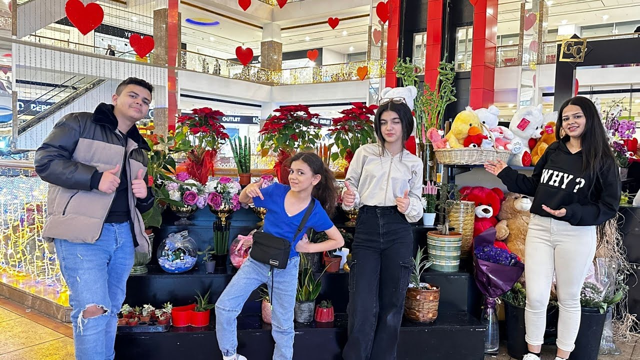 أنا واخواتي🤍 رحنا على أكبر مول العاب🎡🎢 وانبسطنا كثير😊