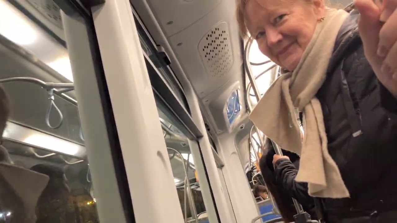 TMK 2400 na liniji 13 smjer Kvaternikov trg vožnja od Trga bana Josipa Jelačića do Sheratona.