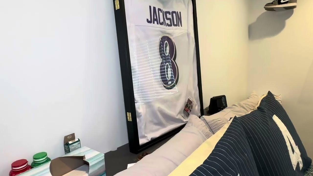Grintus Jersey Frame Display Case Review, Perfect for Football Jersey