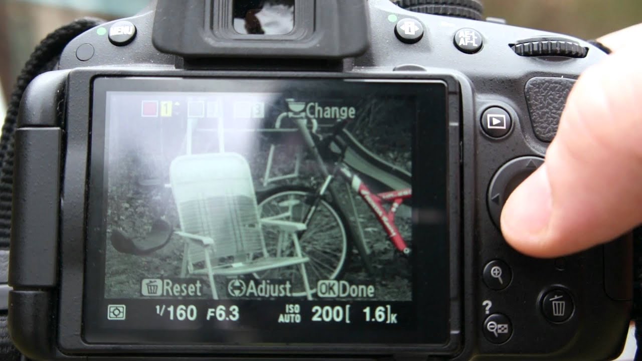 Nikon D5100 Selective color VS Sony NEX-5 effects