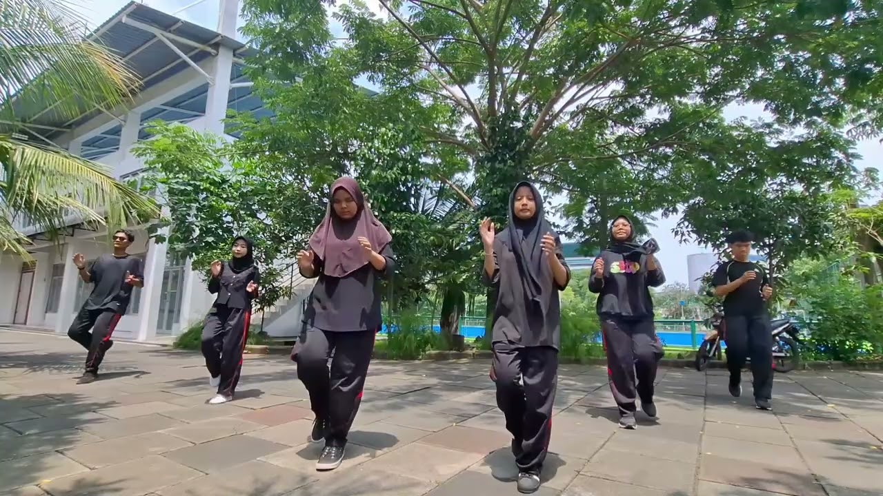 Tugas PJOK: Senam Irama | Kelompok 5 XII-1 SMAN 4 SURABAYA