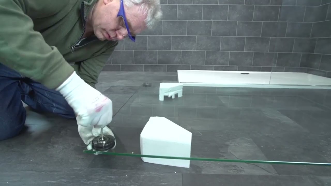 Монтаж стеклянной душевой перегородки H&Uuml;PPE Xtensa