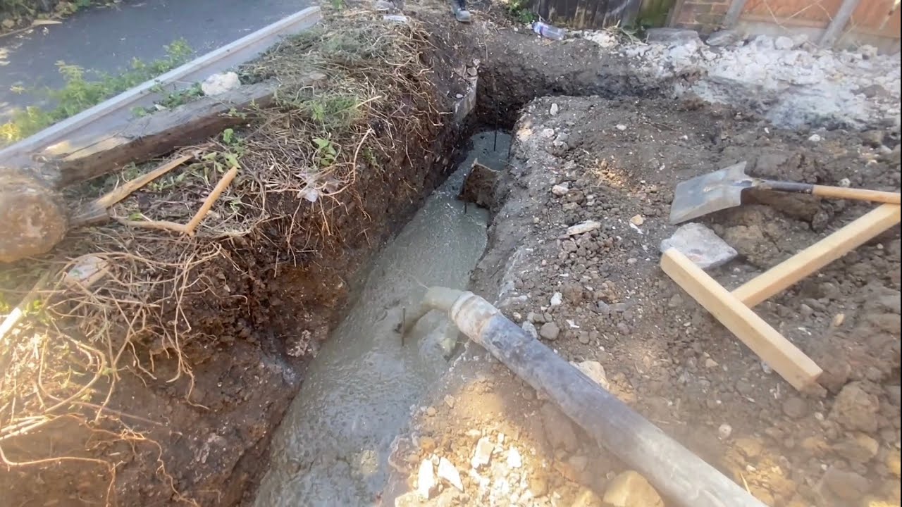 Pumping the concrete foundation - Building a MODERN DESIGN garden house - Ep3