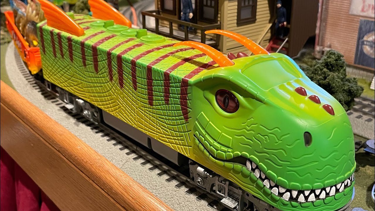 Распаковка набора поездов Menard's O Gauge Dino Express