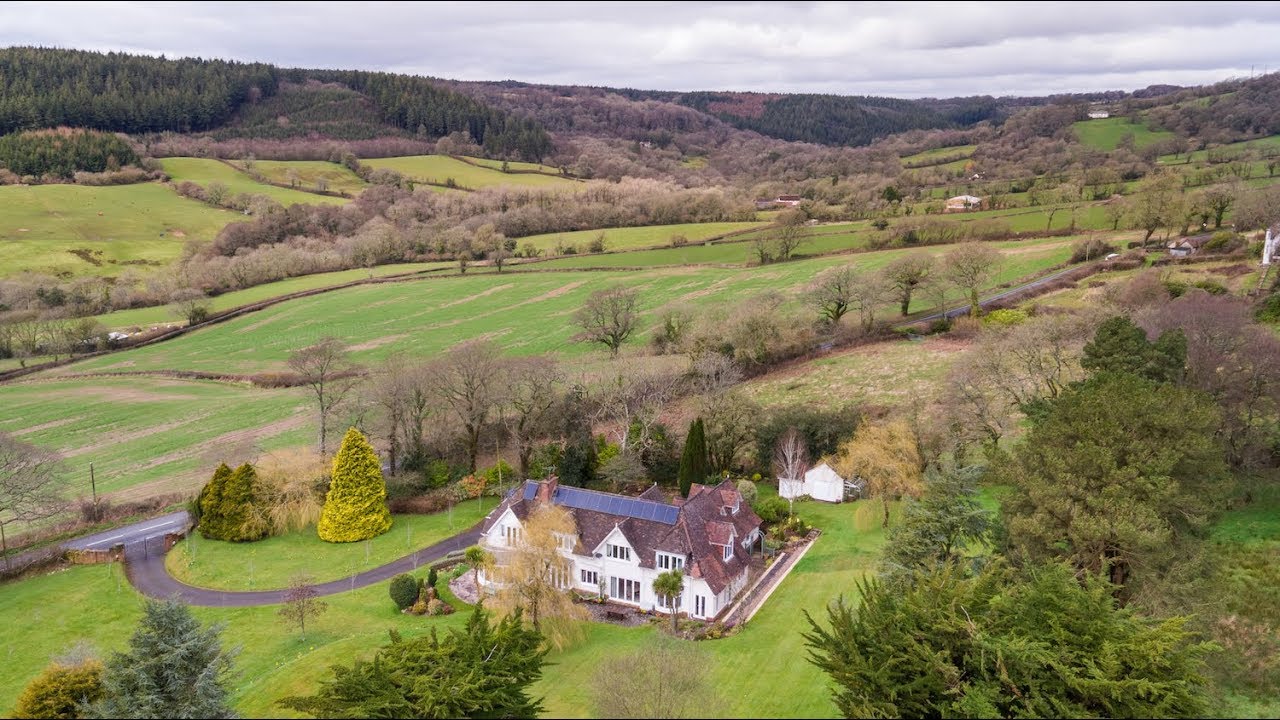 PROPERTY FOR SALE | Holly Tree House, Sidmouth - Bradleys Estate Agents