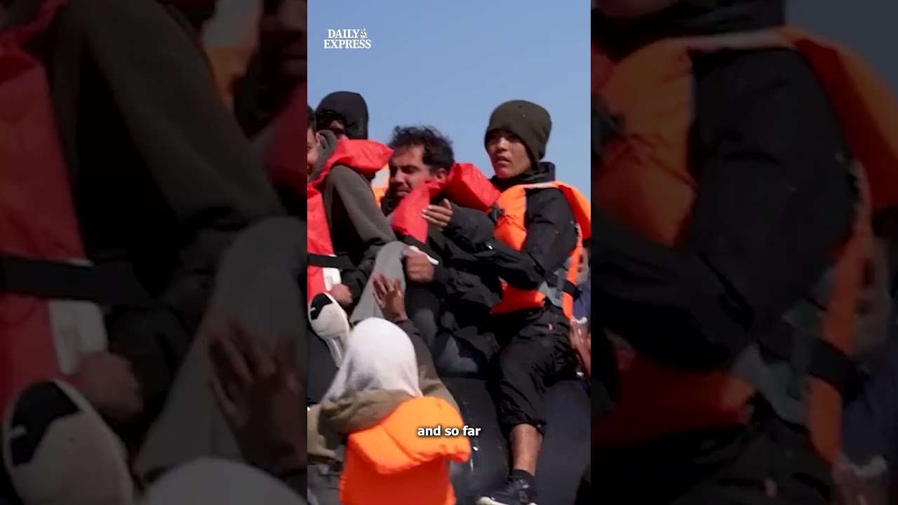 Anti-migrant protesters march in seaside town as 150 migrants arrive 🔴 #news #immigration #protest