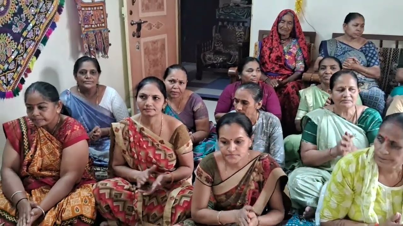 ડમરૂ  વાગે દિન રાત  ભોળા  તારા મંદિર  મા  ....લખેલુ છે ..શિવરાત્રી  શપેશલ  #શિવ #ભજન 