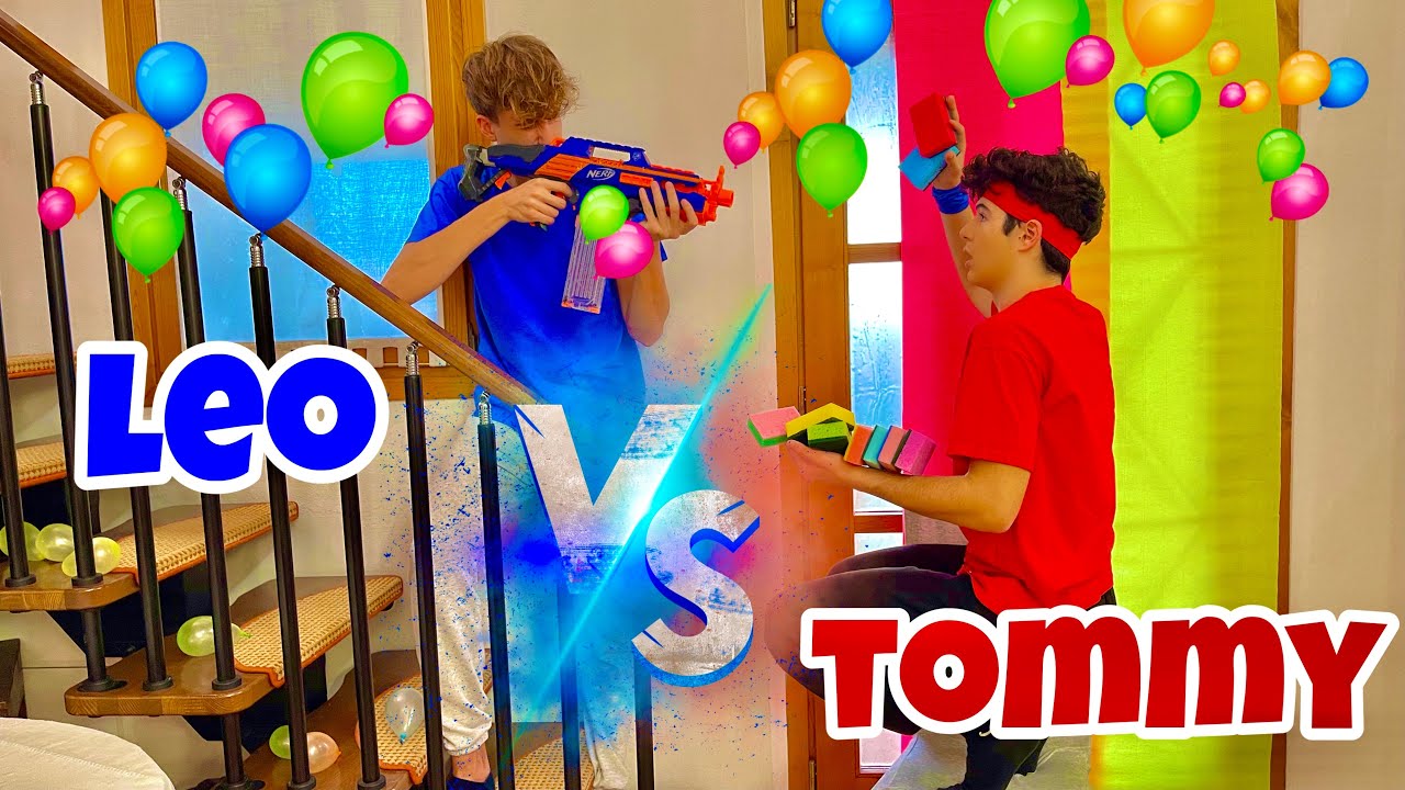 PERCORSO AD OSTACOLI GIGANTE!!! *chi tocca il pavimento perde* | leo&tommy
