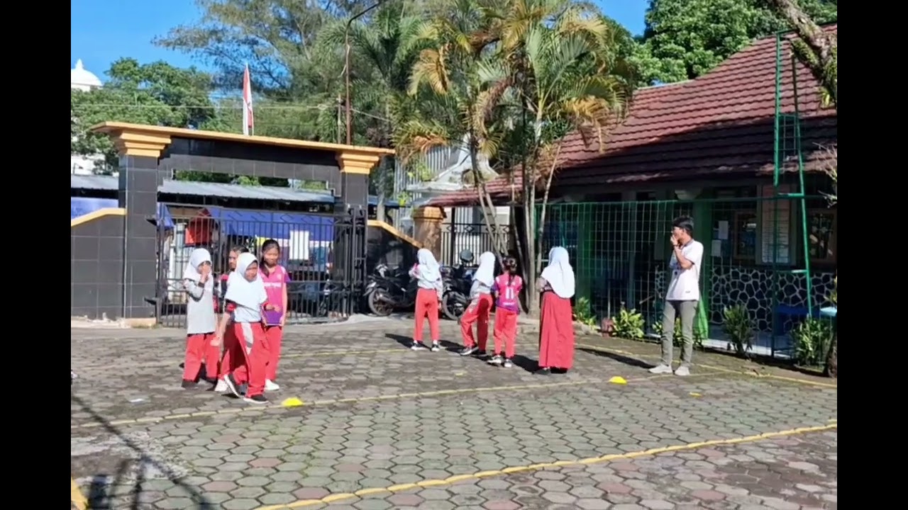      KELOMPOK 3 PERMAINAN BOLA KECIL PJKR 3C.  