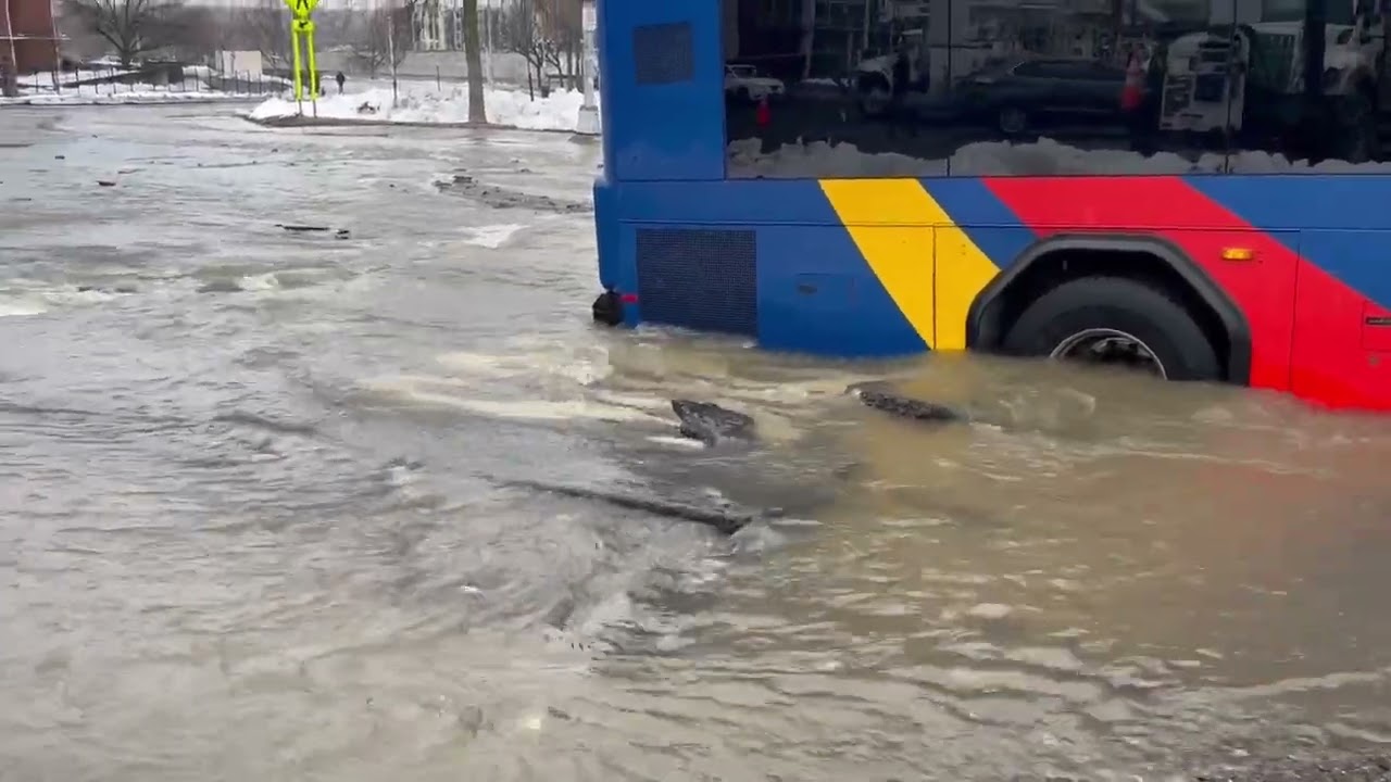 CDTA bus gets stuck in sinkhole after Troy water main break