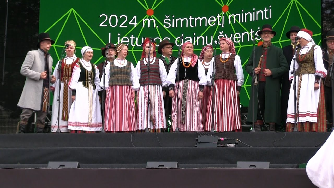 „SALDUVĖ“. Šiaulių kultūros centro „Laiptų galerija“ folkloro ansamblis. Vadovas Darius Daknys.