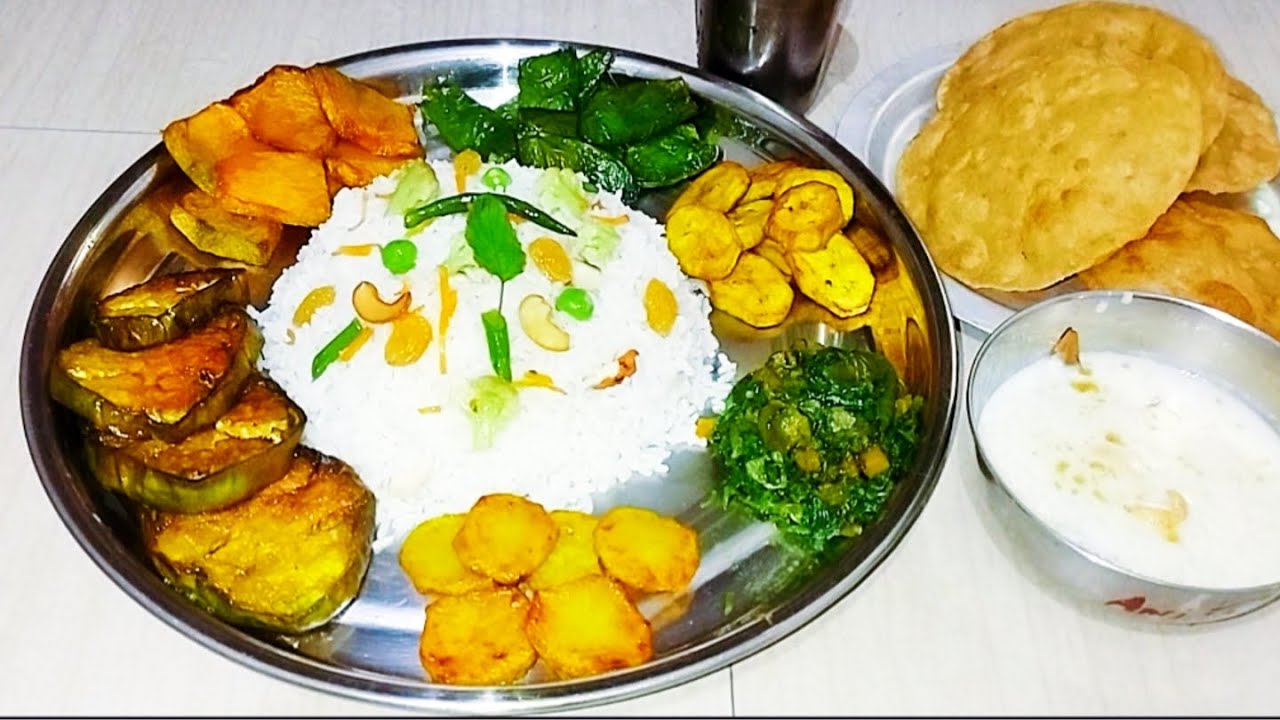 আজকে আমি পুষ্পান্ন রান্না করেছি R এর সঙ্গে পাঁচ রকম ভাজা R লুচি পায়েস করেছি