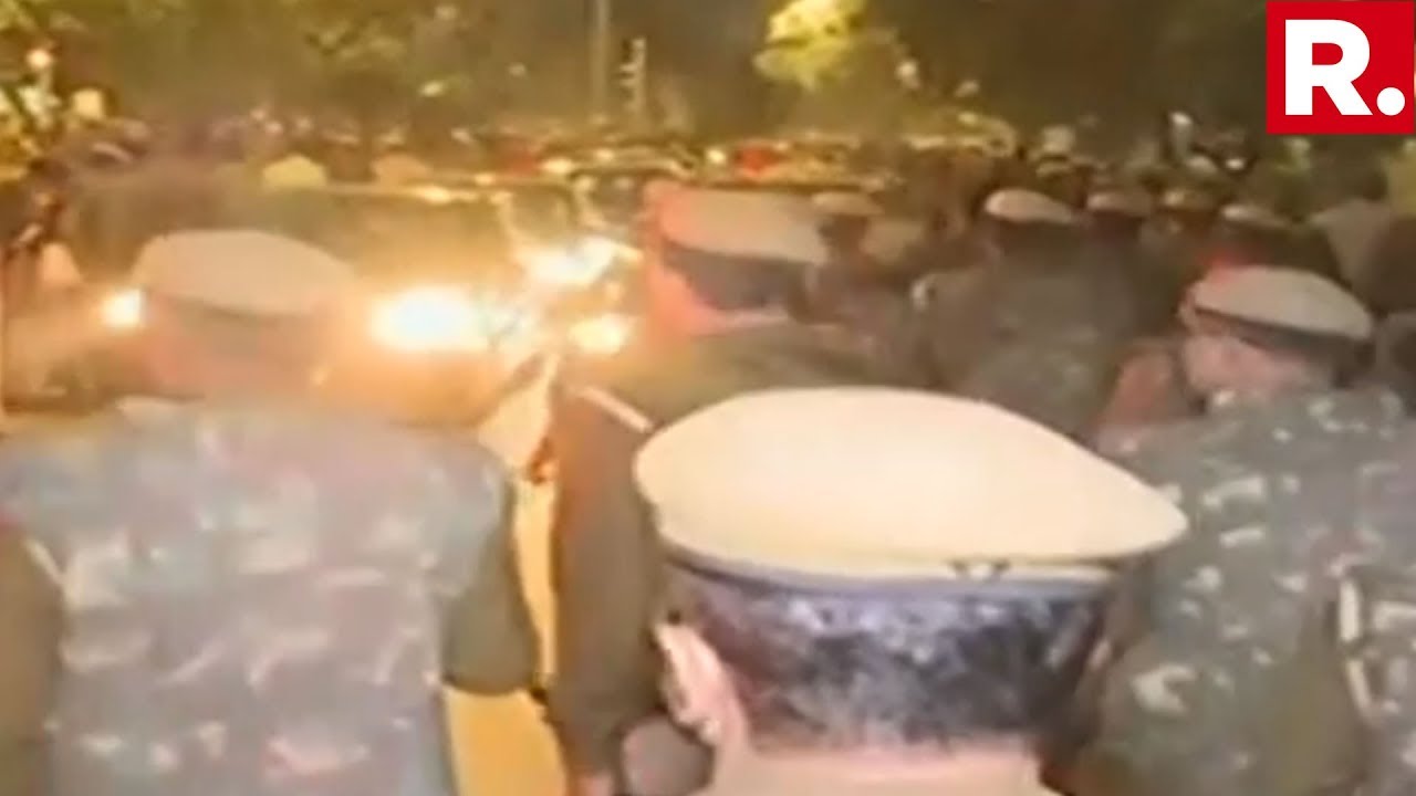 Republic TV Reports From Delhi As Police Push Back JNU Protesters