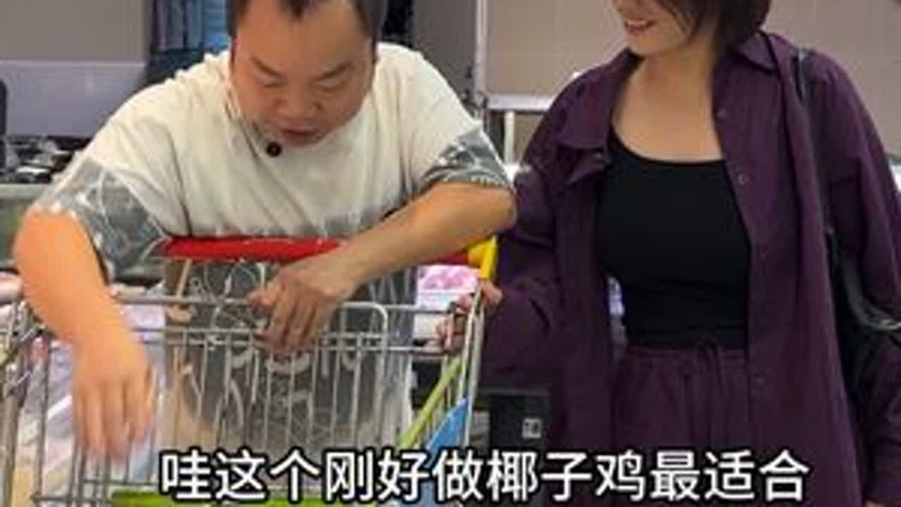 堂哥来深圳找工作没有找到合适的想回老家，我叫他帮我先做饭干家务给他6000一月，今天带他逛逛我们附近的超市，晚上他给我们做了椰子鸡。 #在平凡的日子里热爱生活