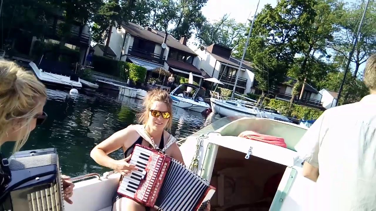 Accordéon embarqué à Port Ripaille !