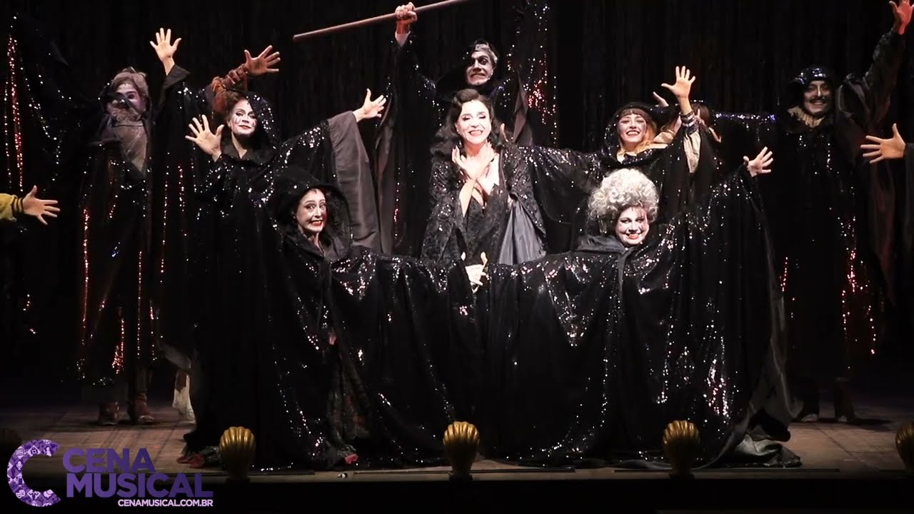 A Família Addams - 'Morte Ali na Esquina' (Just Around The Corner)