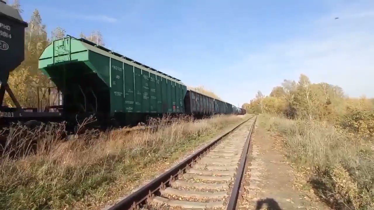 Тепловоз 2ТЭ10М-2129 С Грузовым Поездом Следует По Перегону Металлист - Ворсма 