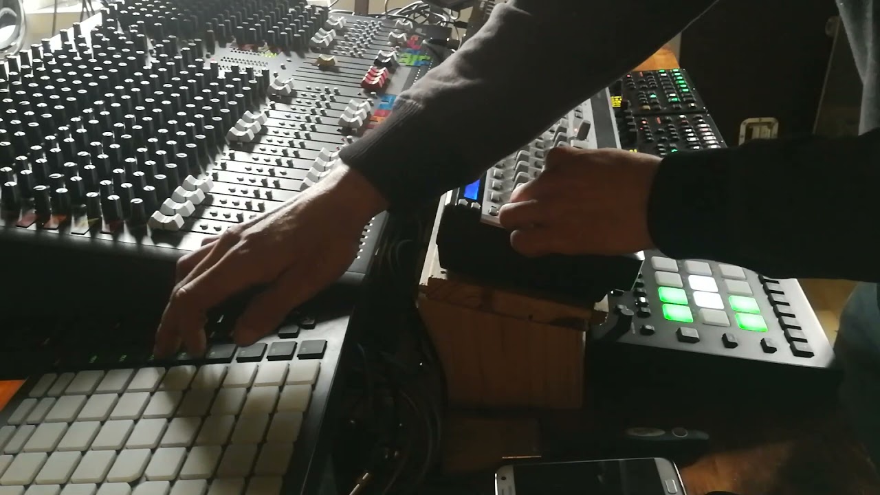 Live TECHNO ELEKTRON      (analog rytm, analog 4, digitakt and digitone)