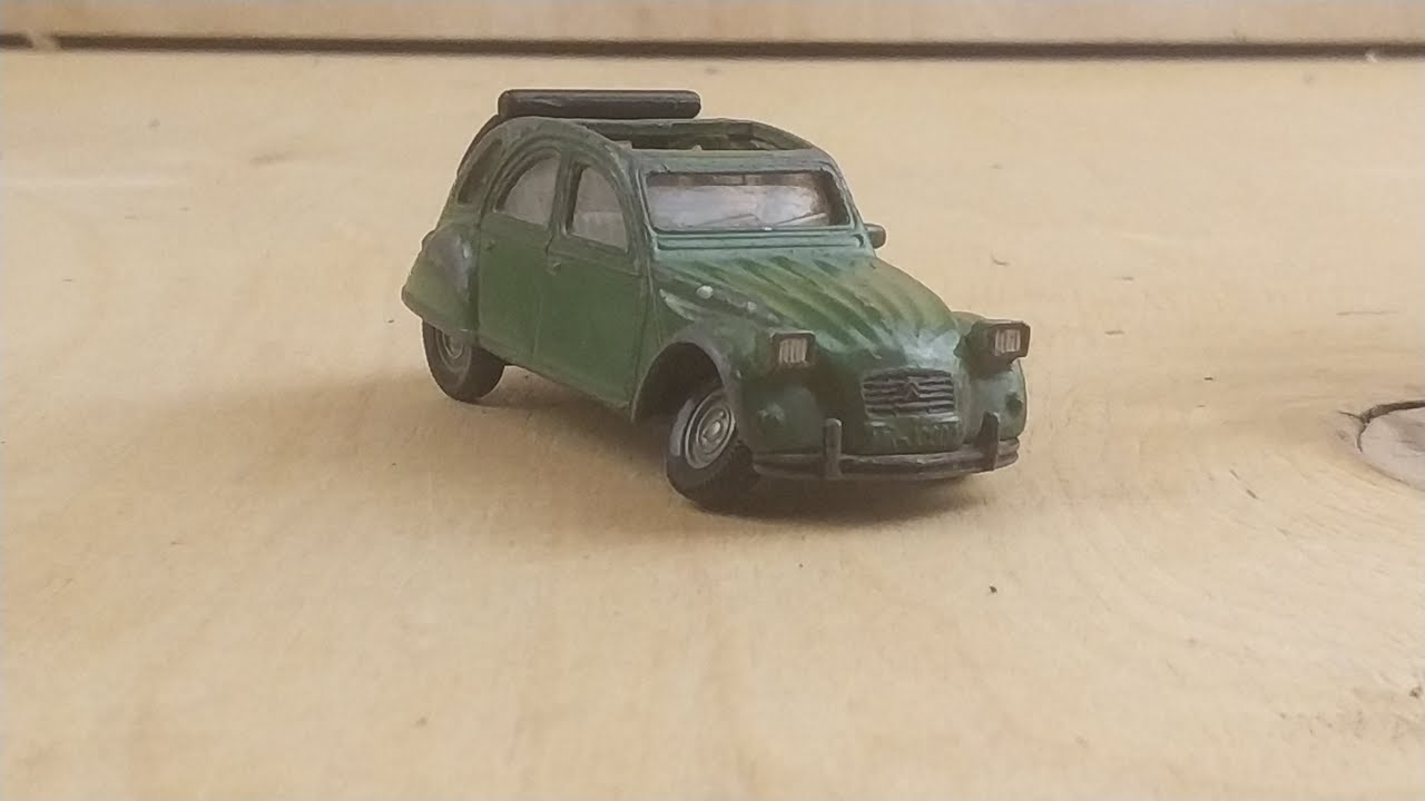 Restoration of legendary Citroën 2CV