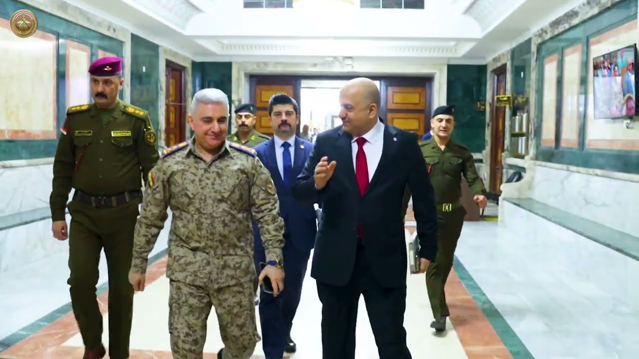 الأمين العام لوزارة الدفاع .. يتفقد مديرية نظم المعلومات
