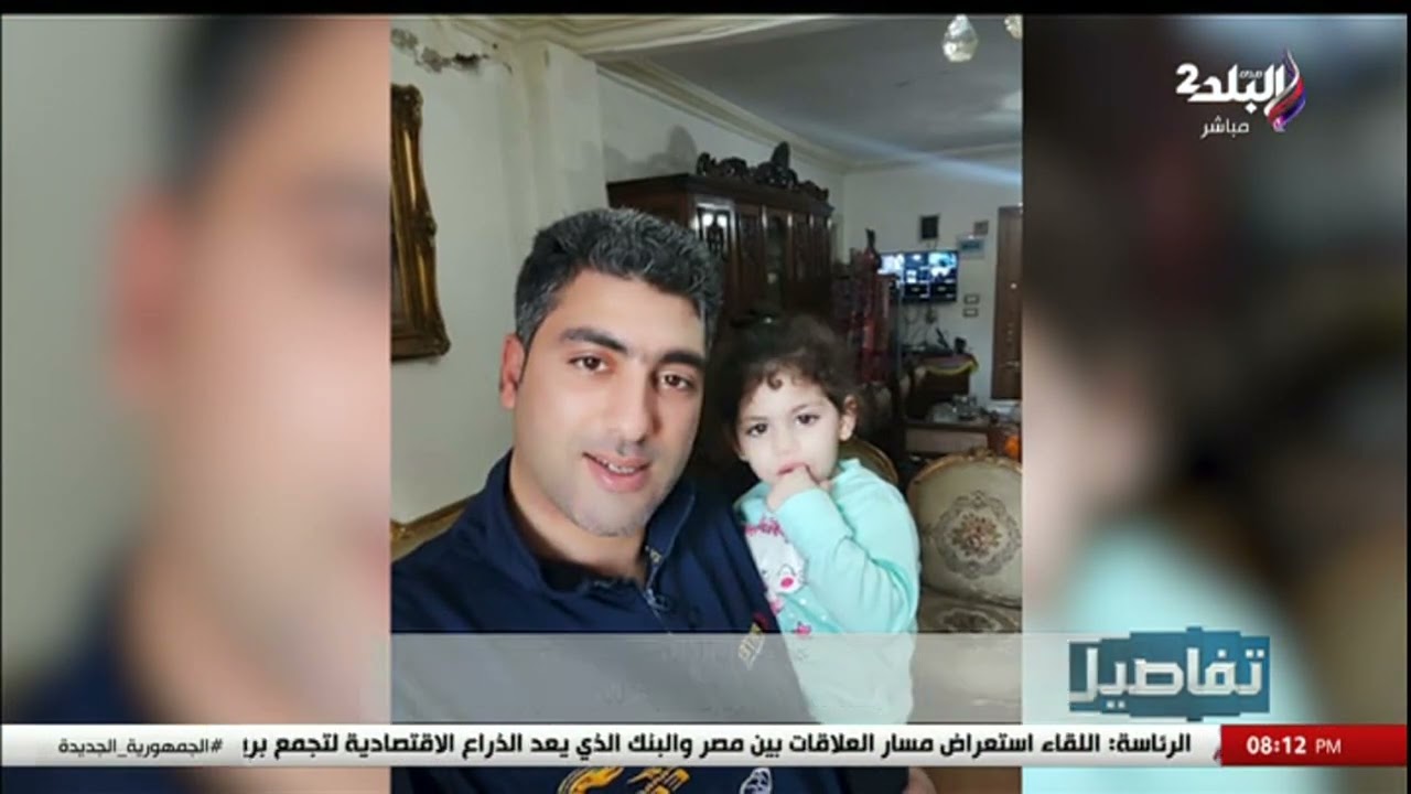 بالطبل والمزمار .. أب يحتفل بعيد ميلاد ابنته أمام منزل طليقته بعد حرمانه منها عامين